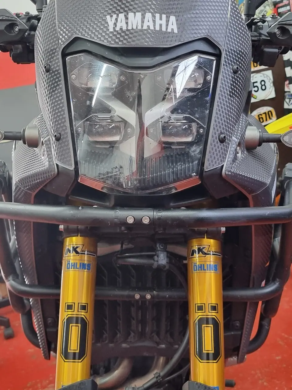 Yamaha Ténéré com forqueta Öhlins dourada